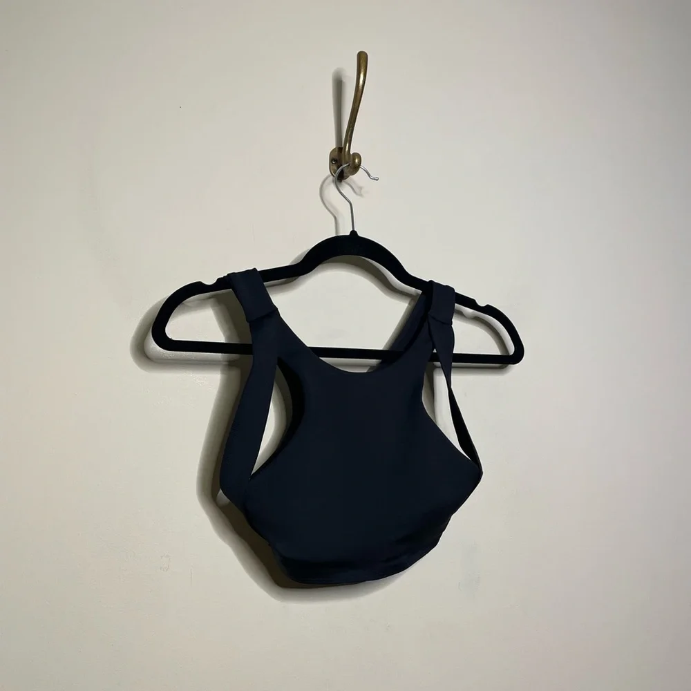 ALO Yoga Airlift All Access Cutout Bra in Black